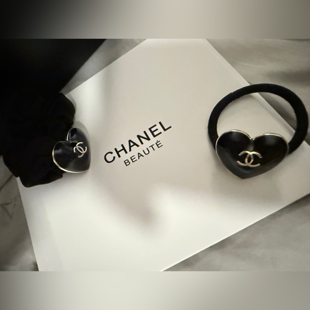 Two CHANEL Black Heart Hair Ties With Box - Picture 1 of 4